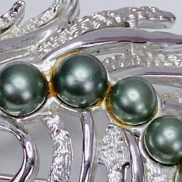 VTG Signed Sarah Coventry 60s Silver Tone Feather Brooch Green Faux Pearls - Picture 12 of 14